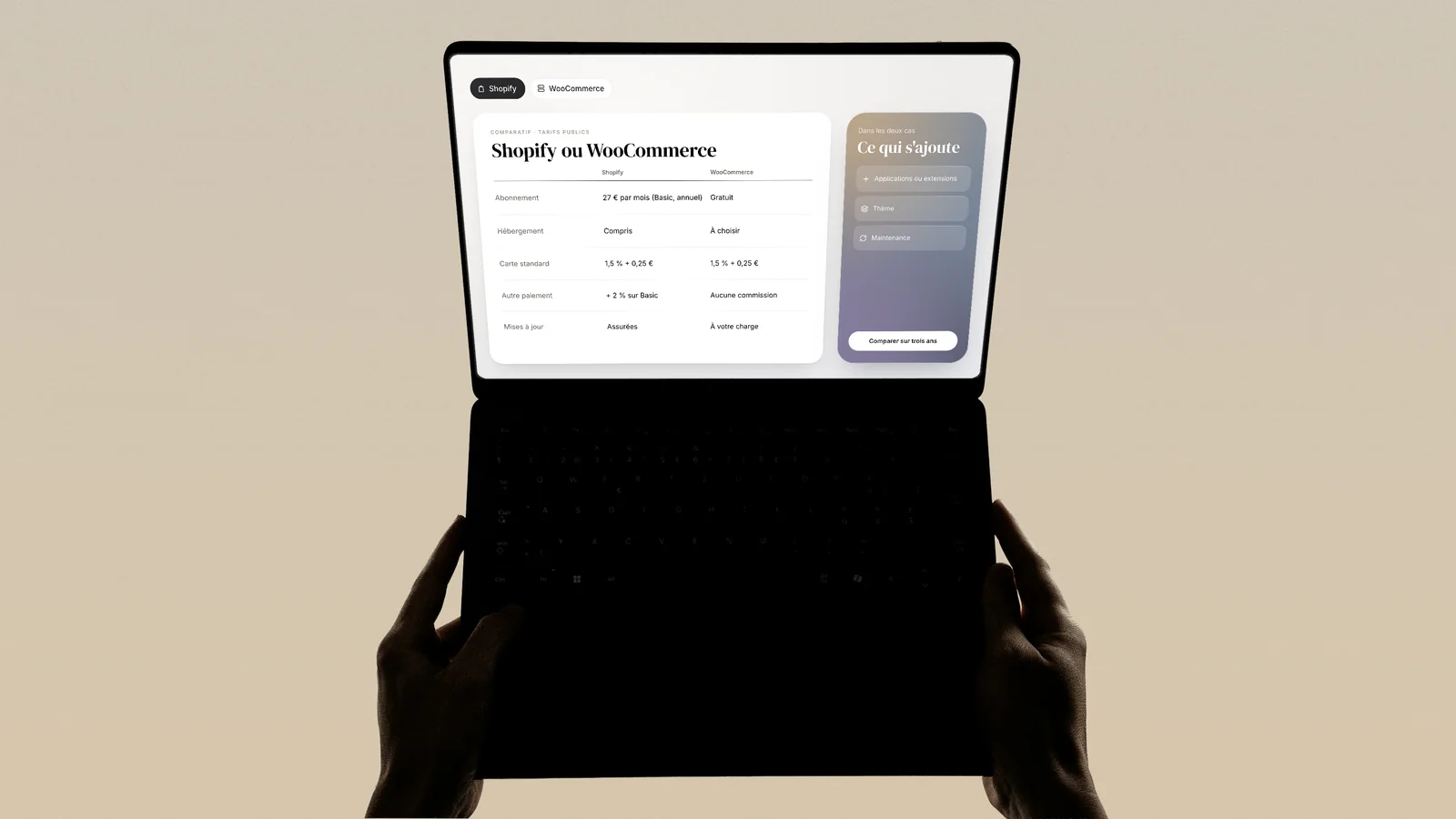 Comparatif de Shopify et WooCommerce sur un ordinateur portable : abonnement, hébergement, frais de carte et mises à jour, à côté de ce qui s'ajoute dans les deux cas
